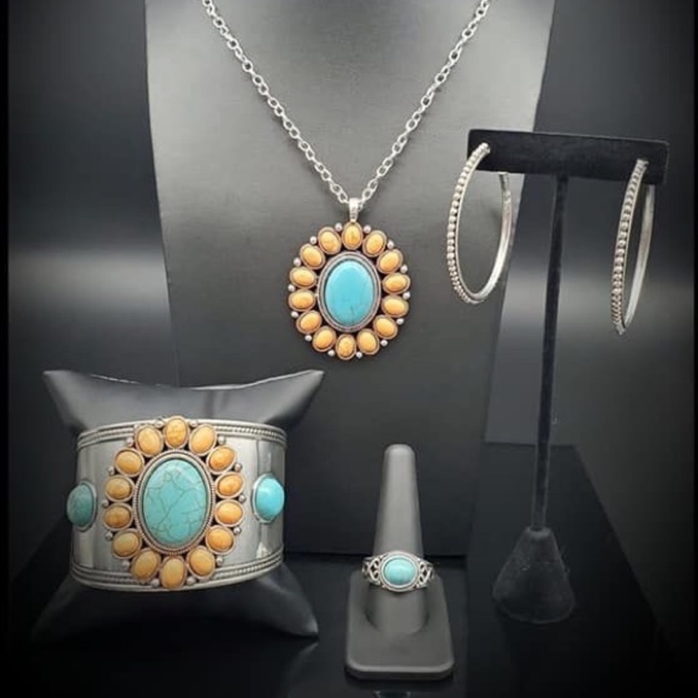 Love ❤️ this four piece set